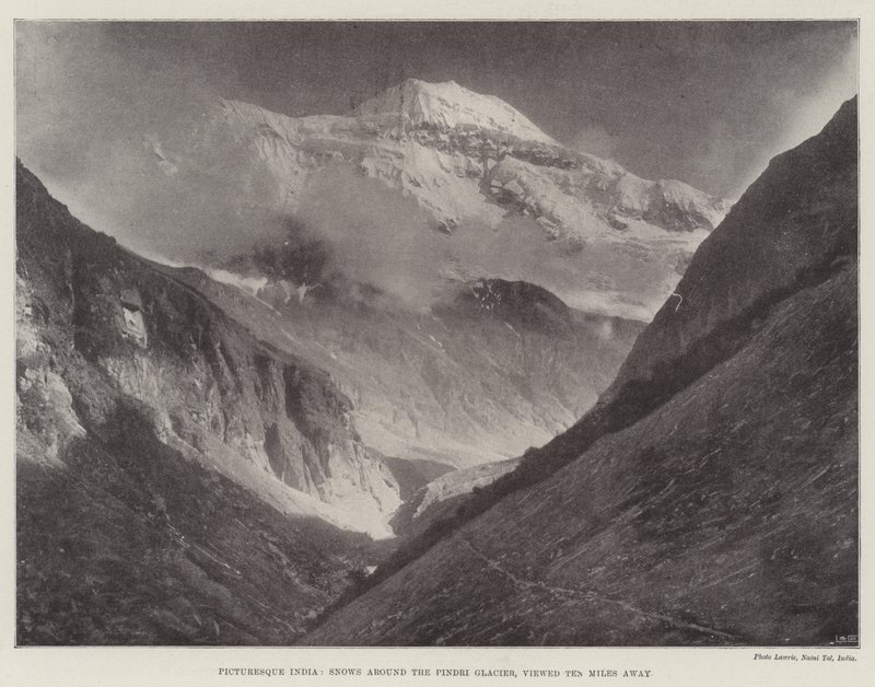 Malerisk Indien, Sne omkring Pindri-gletsjeren, set Ti Miles væk af English Photographer