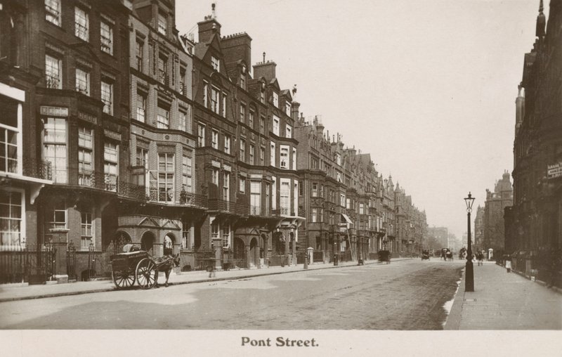 Pont Street, London (s/h-billede) af English Photographer