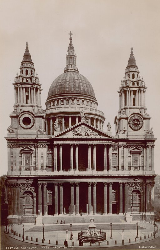 Postkort af vestfronten af St. Pauls Cathedral af English Photographer