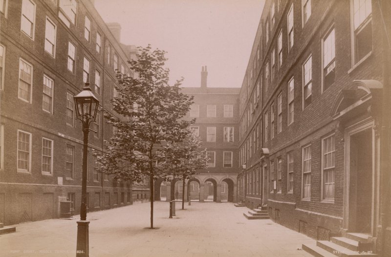 Postkort med pumpebane i Middle Temple af English Photographer