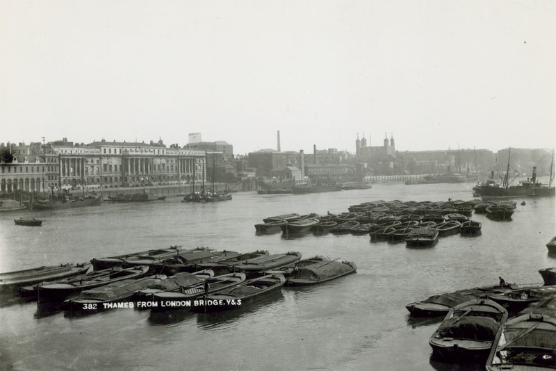 Postkort med udsigt over Themsen fra London Bridge af English Photographer