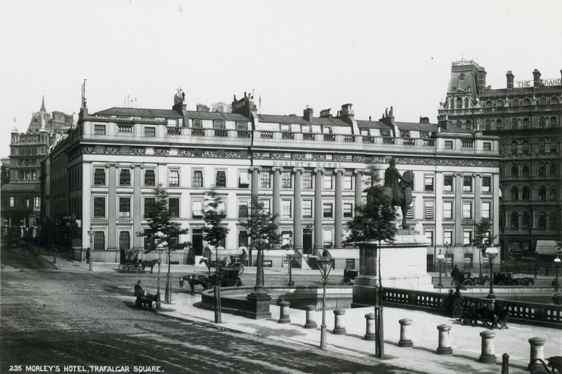Postkort med et billede af Morleys Hotel af English Photographer
