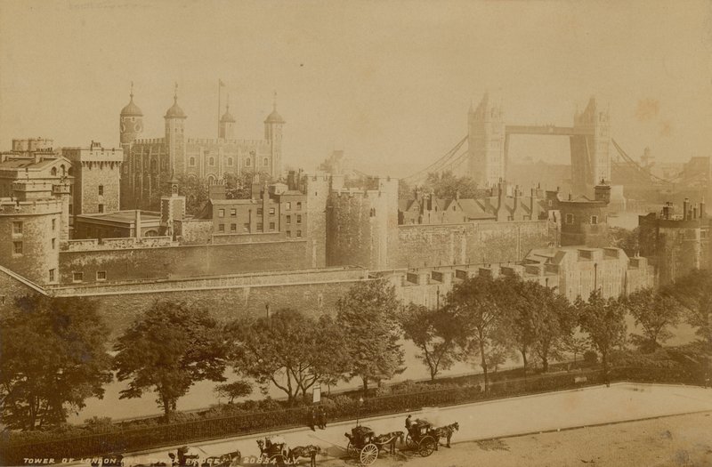Postkort med et billede af Tower of London af English Photographer