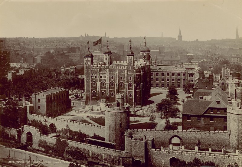 Postkort med et billede af Tower of London af English Photographer