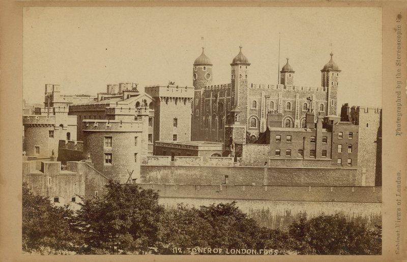 Postkort med et billede af Tower of London af English Photographer