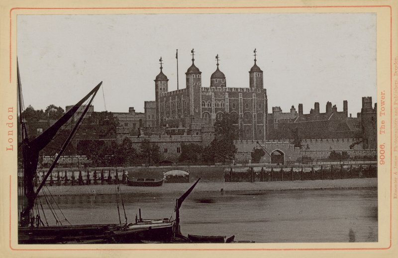 Postkort med et billede af Tower of London af English Photographer