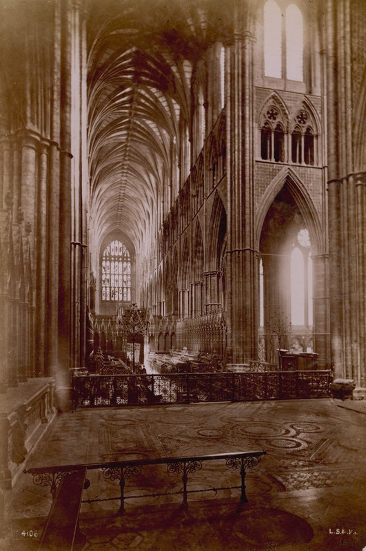 Postkort med et billede af det indre af Westminster Abbey af English Photographer