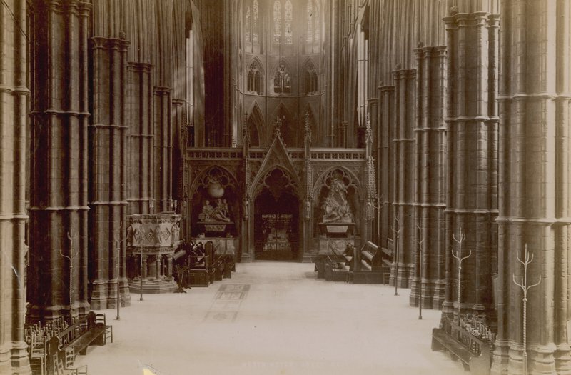 Postkort med et billede af det indre af Westminster Abbey af English Photographer