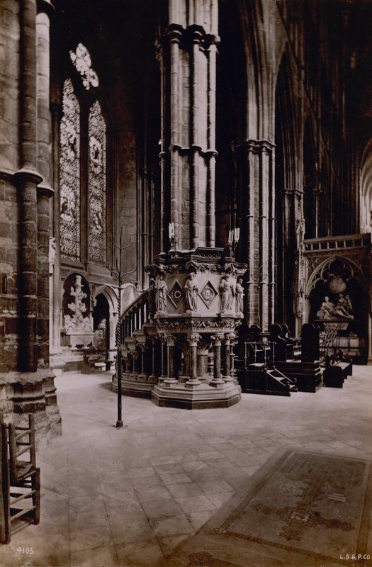 Postkort med et billede af det indre af Westminster Abbey af English Photographer