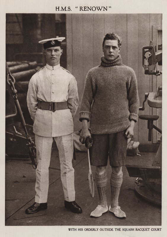 Prince of Wales med sin ordensmand ombord på HMS Renown (s/h foto) af English Photographer