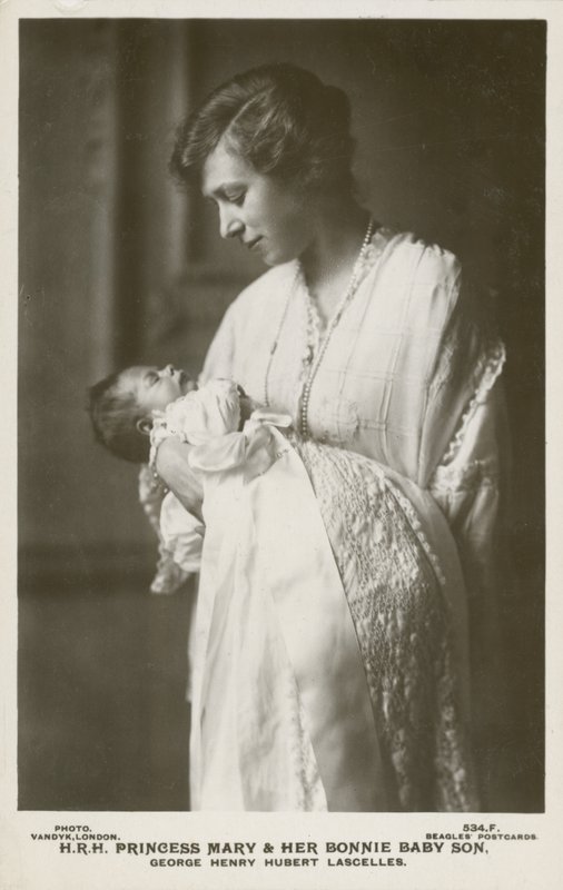Prinsesse Mary, Viscountesse Lascelles, med sin ældste søn, George af English Photographer