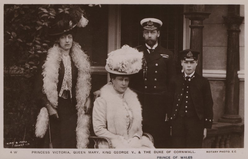Prinsesse Victoria, dronning Mary, kong George V, hertugen af Cornwall (s/h foto) af English Photographer