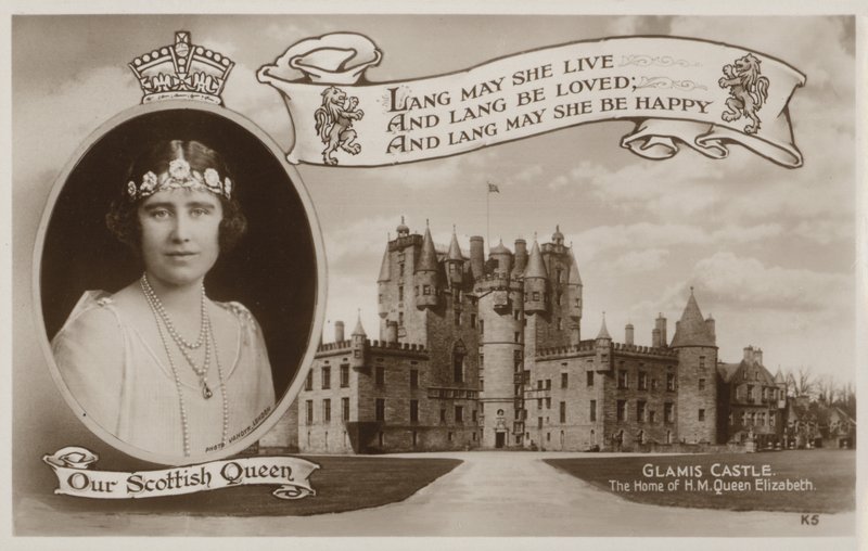 Dronning Elizabeth, gift med kong George VI (s/h-foto) af English Photographer