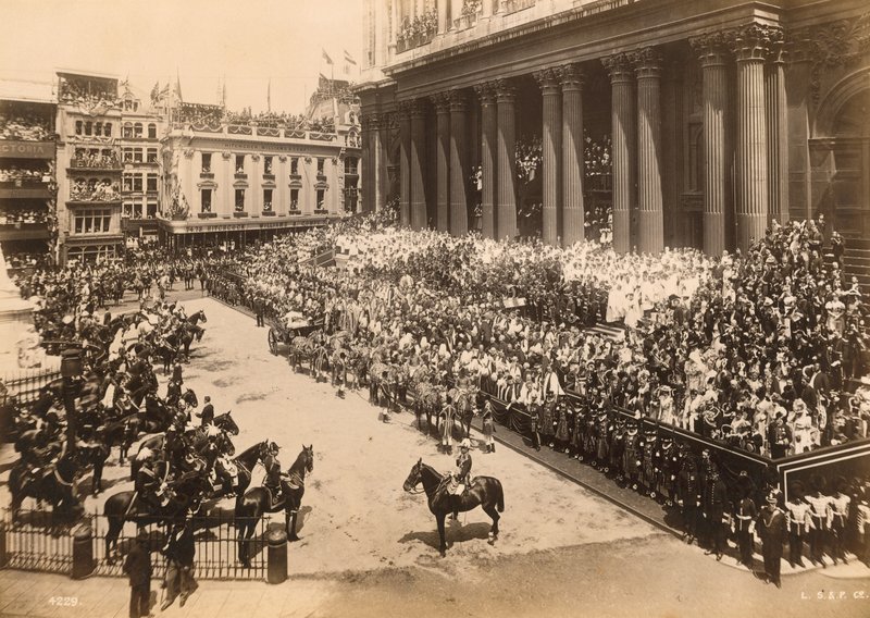 Dronning Victoria, diamantjubilæumsoptog når St Pauls, 1897 af English Photographer