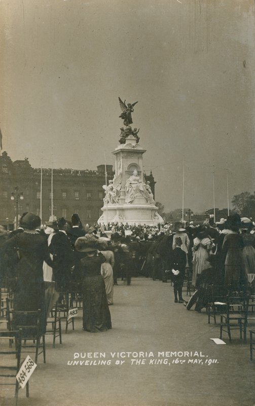 Queen Victoria Memorial, afsløret af kongen, 16. maj 1911 af English Photographer