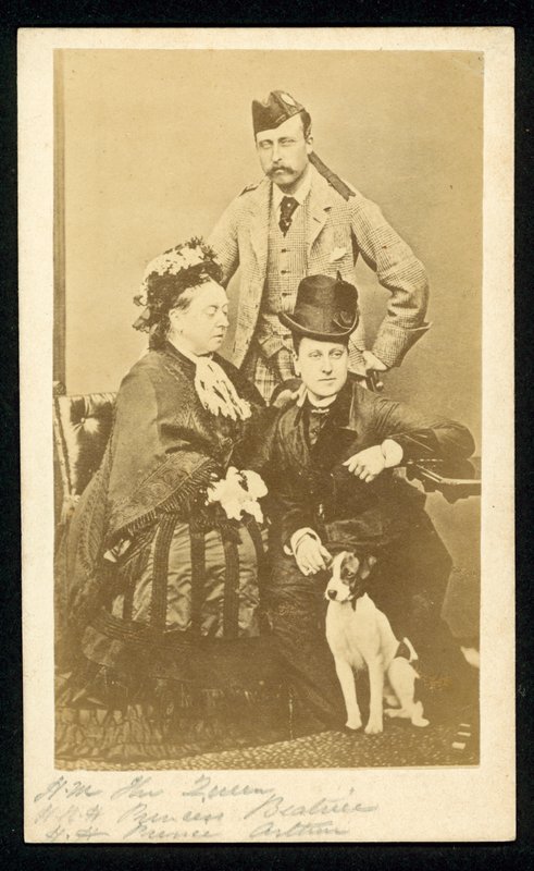 Dronning Victoria, Prinsesse Beatrice og Prins Arthur af English Photographer