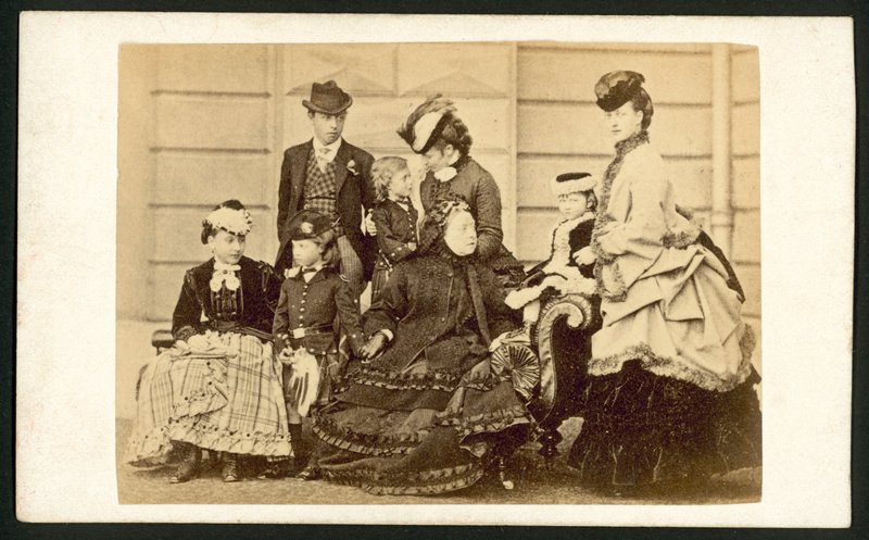 Dronning Victoria og medlemmer af hendes familie af English Photographer