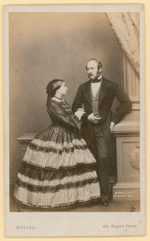 Dronning Victoria og prinsgemalen (s/h-foto) af English Photographer
