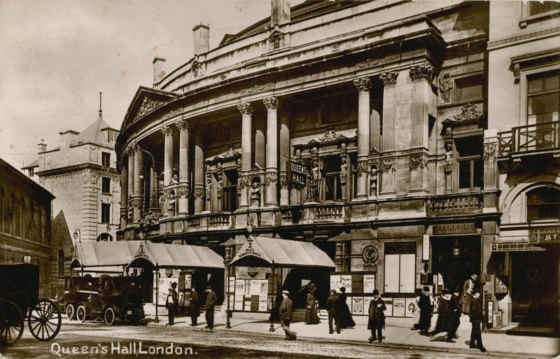 Queens Hall, Langham Place, London maj 1902 af English Photographer