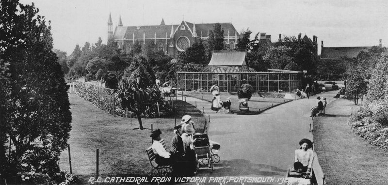 RC Cathedral fra Victoria Park, Portsmouth (s/h foto) af English Photographer