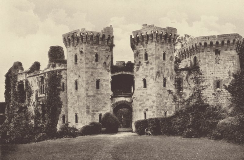Raglan Castle, Main Gate-Way (s/h-foto) af English Photographer