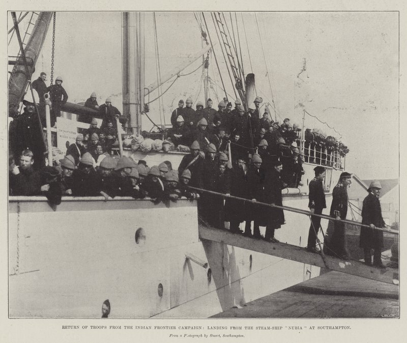 Troppernes tilbagevenden fra den indiske grænsekampagne, lander fra dampskibet Nubia ved Southampton af English Photographer