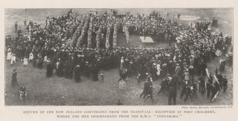 Det New Zealandske kontingents tilbagevenden fra Transvaal, modtagelse i Port Chalmers, hvor mændene gik i land fra RMS Tongariro af English Photographer