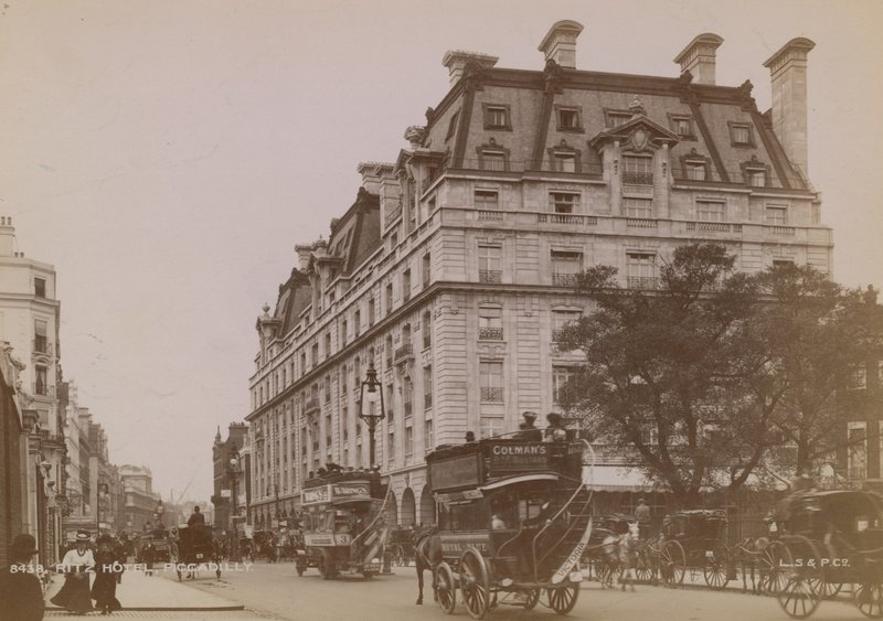 Ritz Hotel, Piccadilly af English Photographer