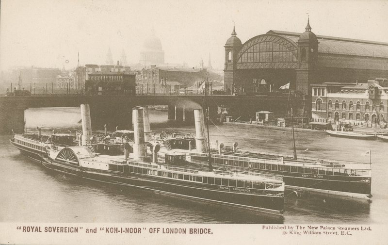 Royal Sovereign og Koh-I-Noor ud for London Bridge af English Photographer