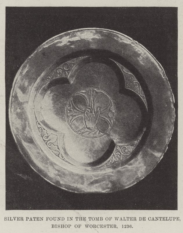 Sølvpaten fundet i graven af Walter de Cantelupe, biskop af Worcester, 1236 af English Photographer