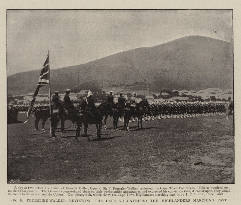 Sir F Forestier-Walker gennemgår Cape Volunteers, Highlanders marcherer forbi af English Photographer