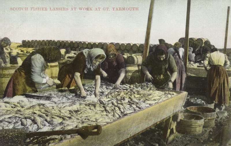 Sortering af fangsten, Great Yarmouth (farvefoto) af English Photographer
