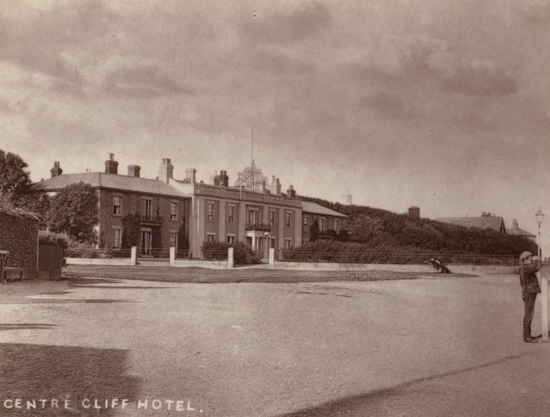 Southwold: Center Cliff Hotel (s/h-billede) af English Photographer