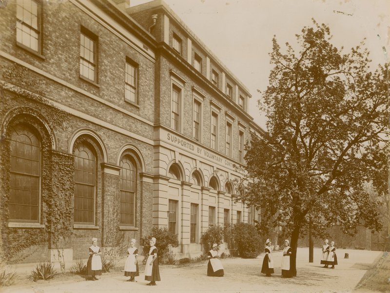 St Marylebone Charity School for Girls af English Photographer