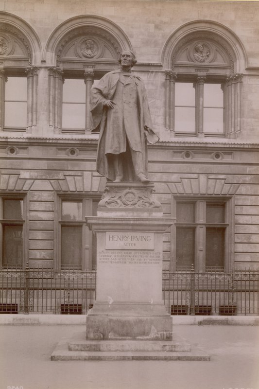 Statue af Henry Irving af English Photographer