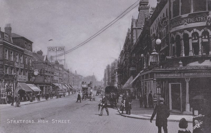 Stratford, High Street, med Borough Theatre (s/h-billede) af English Photographer