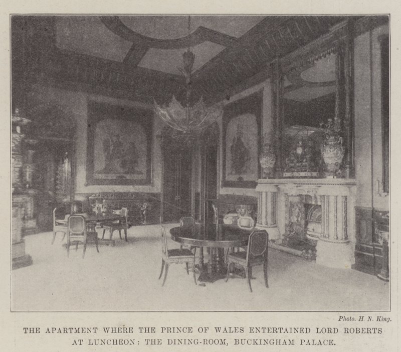 Lejligheden, hvor prinsen af Wales underholdt Lord Roberts ved frokosten, spisestuen, Buckingham Palace af English Photographer