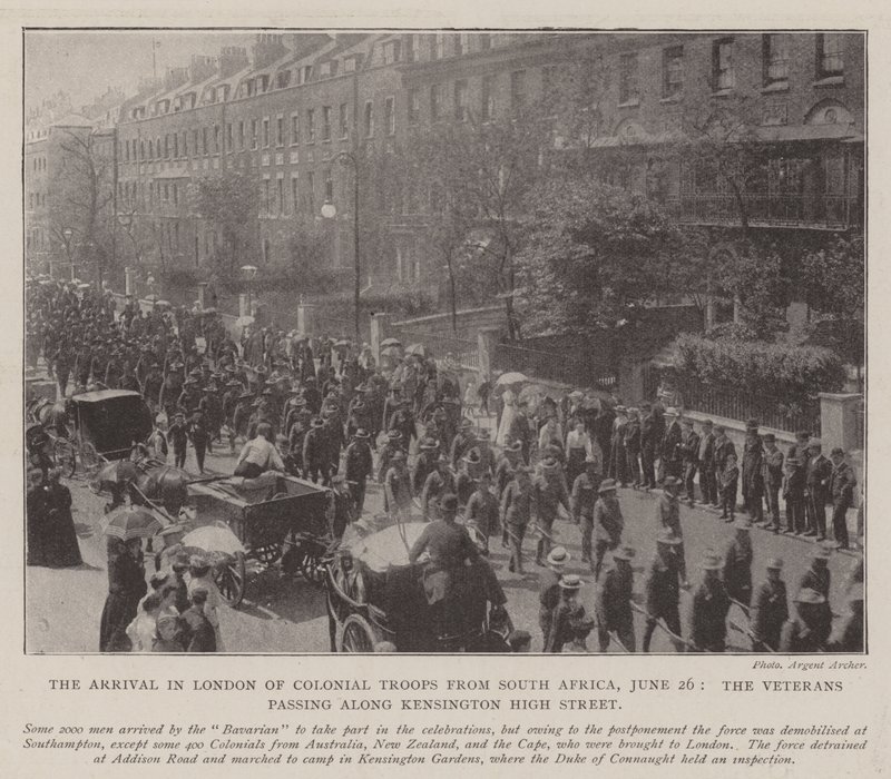 Ankomsten til London af kolonialtropper fra Sydafrika, 26. juni, veteranerne passerer ad Kensington High Street af English Photographer
