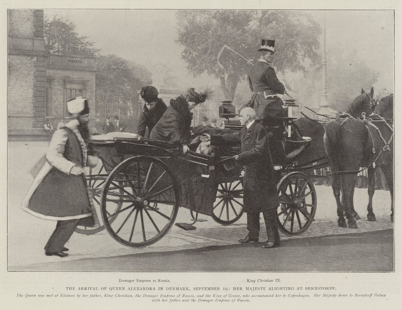 Dronning Alexandras ankomst til Danmark den 19. september, Hendes Majestæt stiger af ved Bernstorff af English Photographer