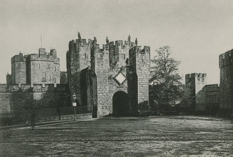 The Barbican, Alnwick Castle af English Photographer
