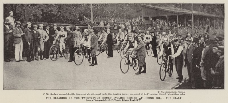 Brydningen af 24 timers cykelrekord på Herne Hill, starten af English Photographer