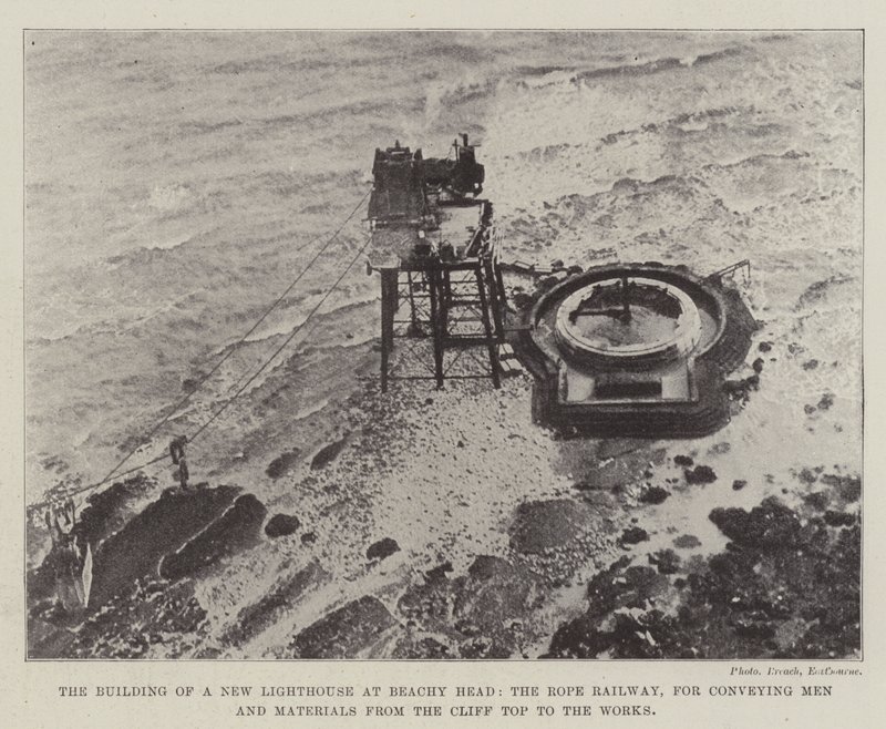 Bygningen af et nyt fyrtårn ved Beachy Head, Rope Railway, til at transportere mænd og materialer fra klippetoppen til værkerne af English Photographer