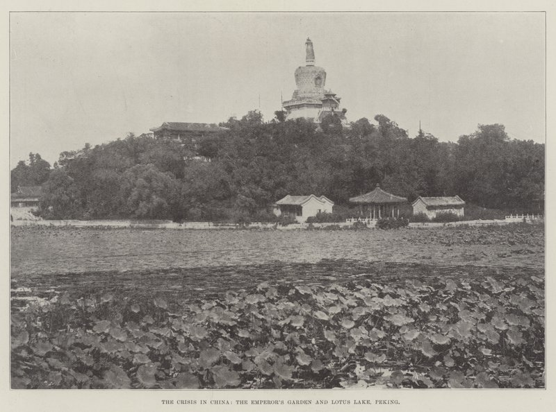 Krisen i Kina, Emperors Garden og Lotus Lake, Peking af English Photographer