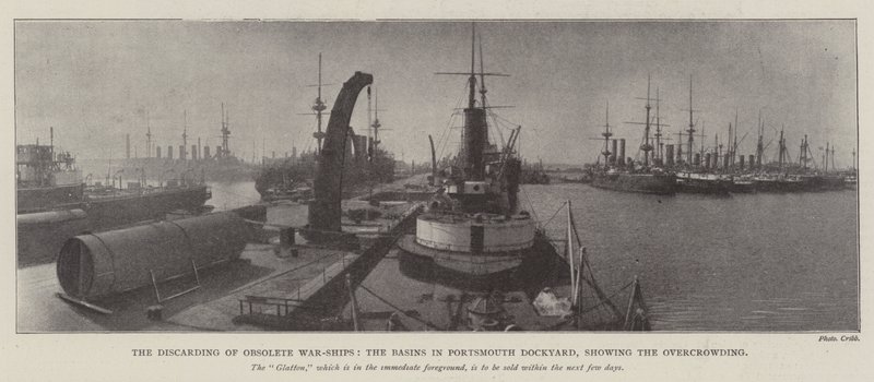 Kasseringen af forældede krigsskibe, bassinerne i Portsmouth Dockyard, der viser overbelægningen af English Photographer