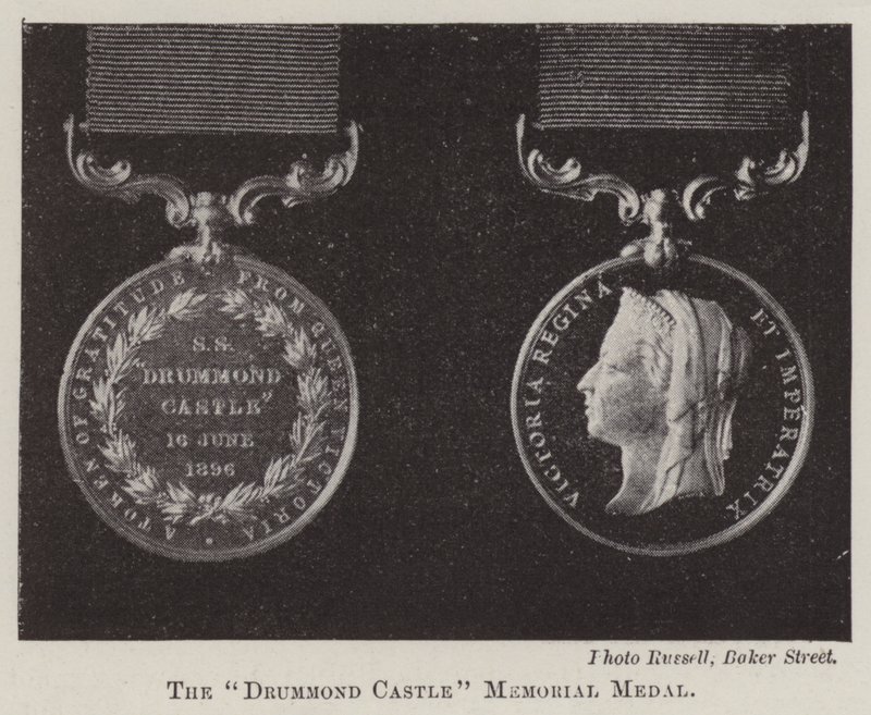 Drummond Castle Memorial Medal af English Photographer