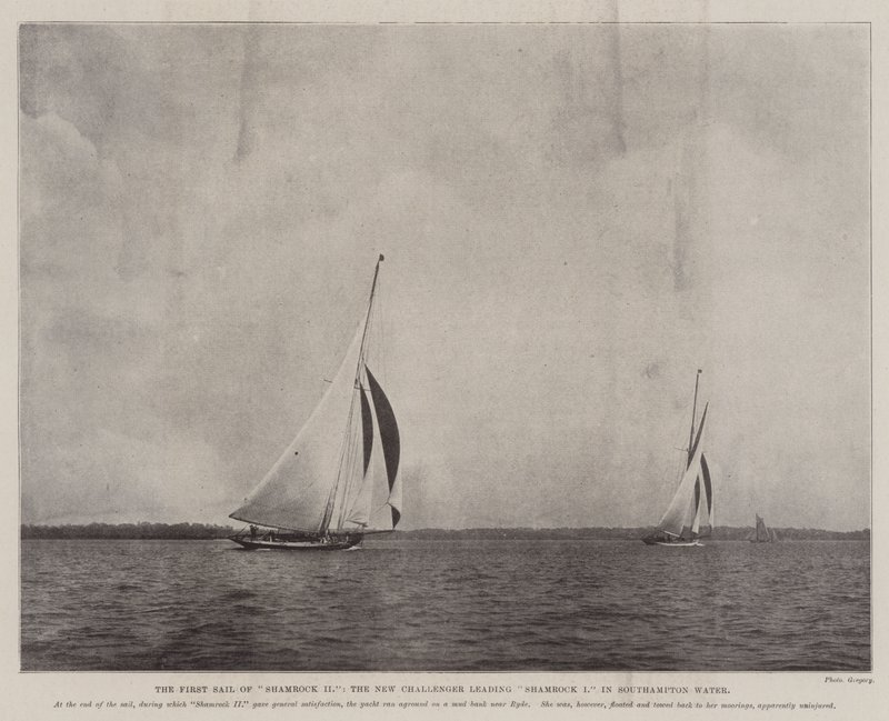The First Sail of Shamrock II, den nye udfordrer, der fører Shamrock I i Southampton Water af English Photographer