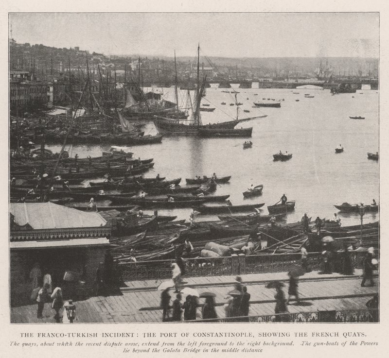 Den fransk-tyrkiske hændelse, havnen i Konstantinopel, der viser de franske kajer af English Photographer