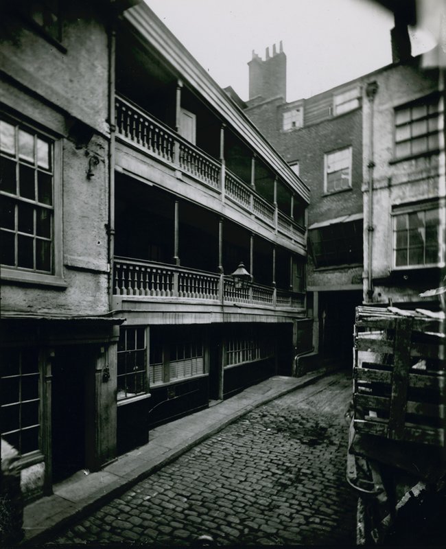The George, Southwark af English Photographer