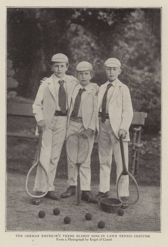 De tyske kejsere tre ældste sønner i Lawn Tennis kostume af English Photographer