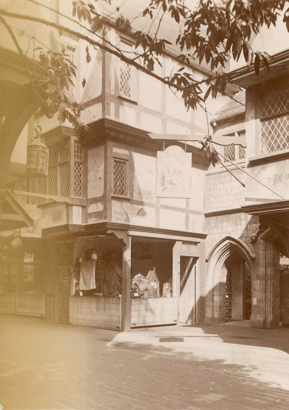 The International Health Exhibition at South Kensington: Reproduction of London in the Olden Time af English Photographer